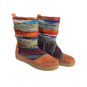 Toms Nepal Moccasin Boots size 7
